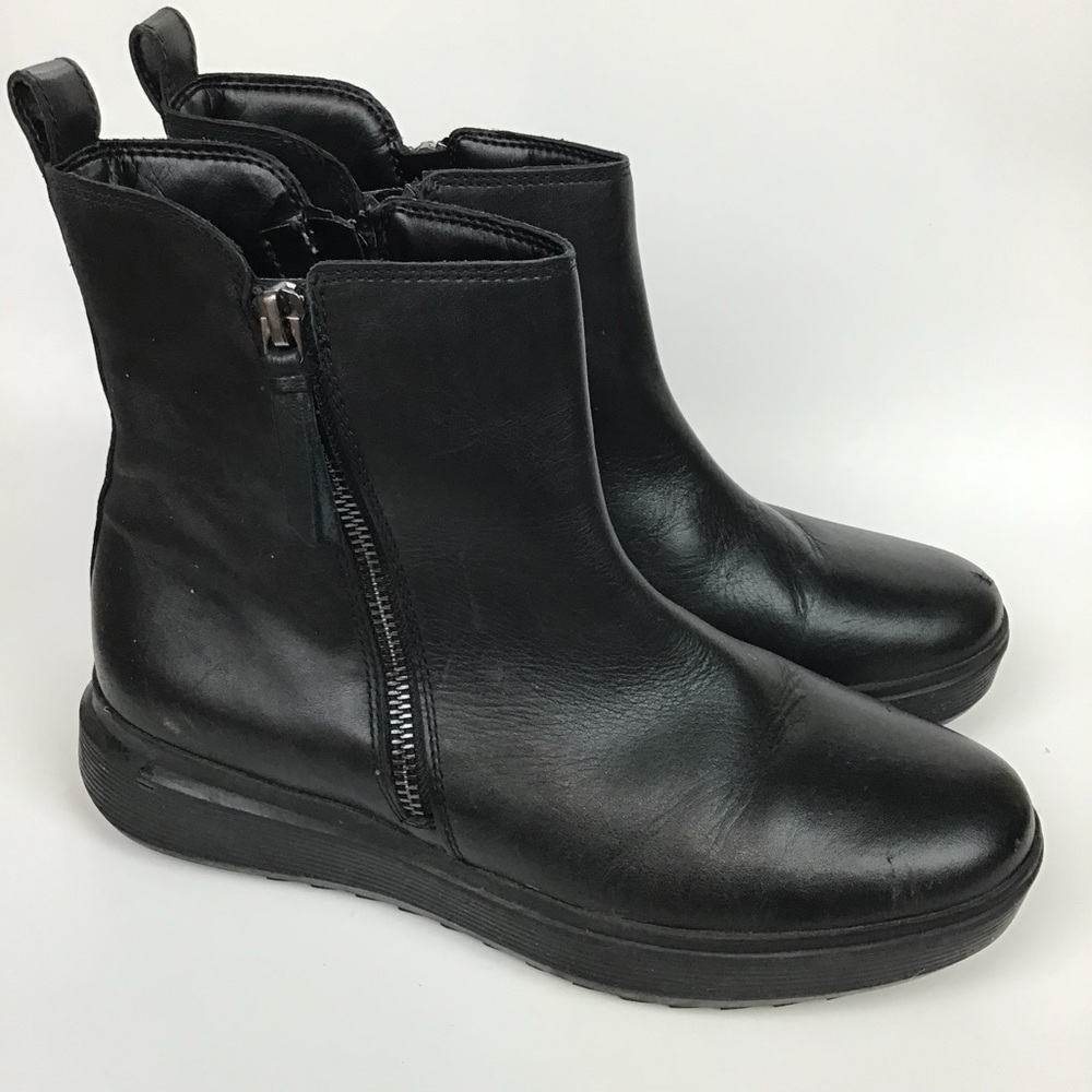 Naturalizer Black Leather Side Zip Ankle Booties